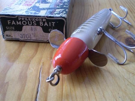 Vintage Fishing Collectible Lure - Pflueger Scoop Wood Plug Minnow Props